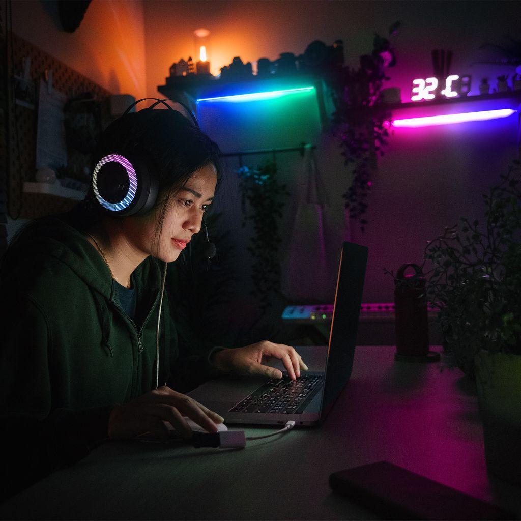 B.K.Licht I USB RGBIC LED Stripe 5 m I Music Sensor I Music Sync I Light Strip I LED Chaser I Strip with Colour Change Remote Control I Light Strip Self-Adhesive