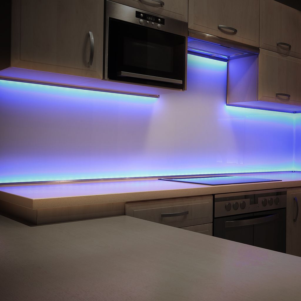 B.K.Licht Smart LED Stripe, 2m/78.7in, Works with App, Alexa, Google Home, Colour Change via Smartphone, WiFi, USB Powered, Self-Adhesive, Silicon Coat, RGB, Voice Control, Black, IP20