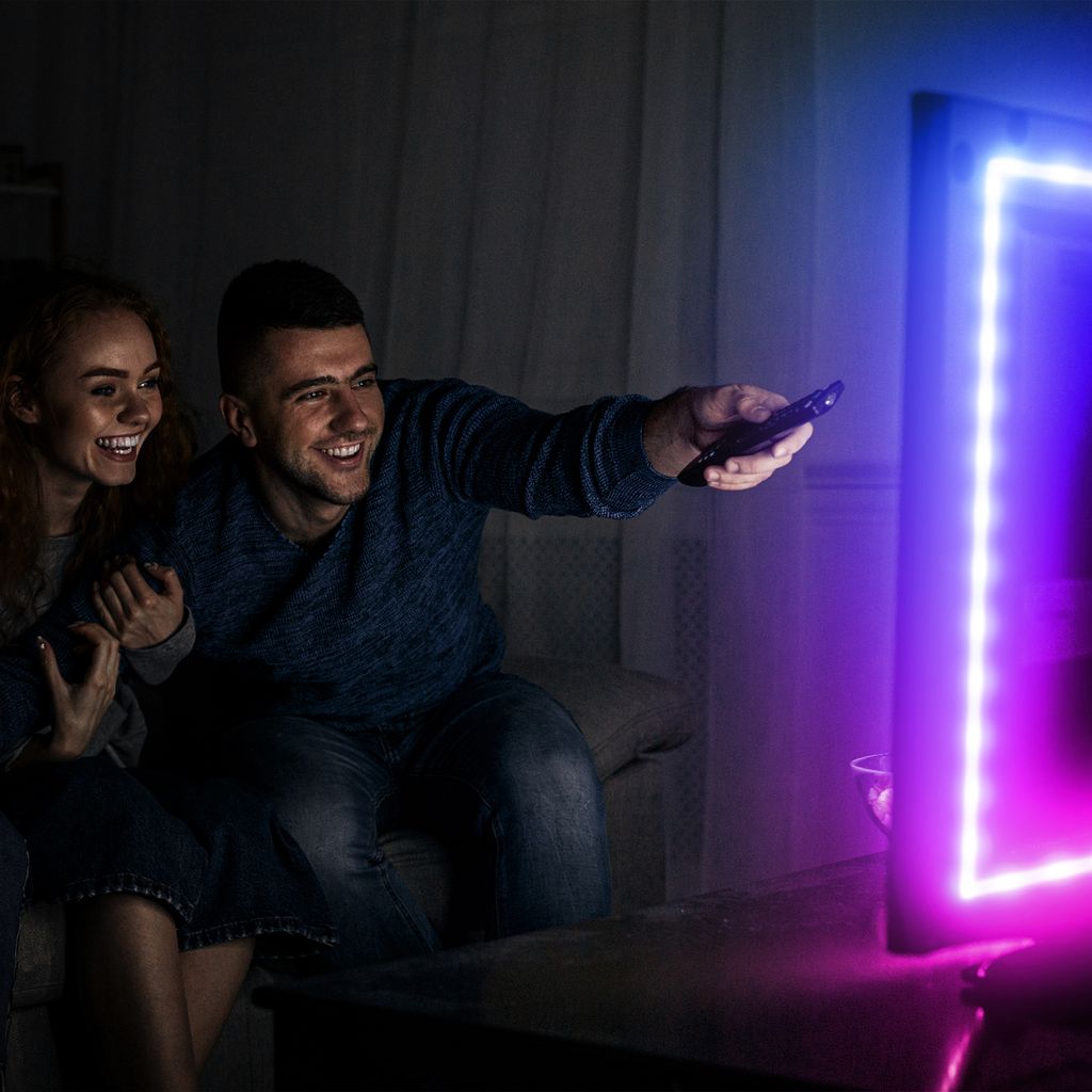 B.K.Licht I USB RGBIC LED Stripe 5 m I Music Sensor I Music Sync I Light Strip I LED Chaser I Strip with Colour Change Remote Control I Light Strip Self-Adhesive